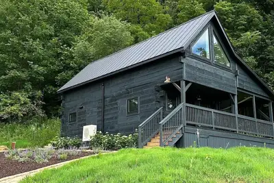Image de The Aspenshire Cabin: a nod to English Charm