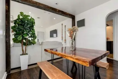 Image de Modern unit, Walk to beach, w/ Backyard Retreat