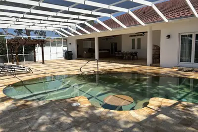 Image de Pool house close to beaches, restaurants and amusement park