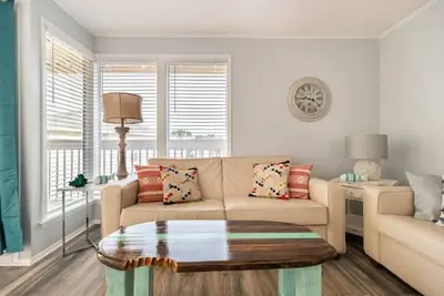 Image de Hurry prices reduced! Convenient, Renovated Condo!