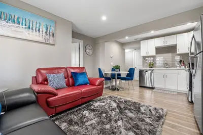 Image de Beautiful 2-bedroom suite. Ventilation is amazing! You will love it!