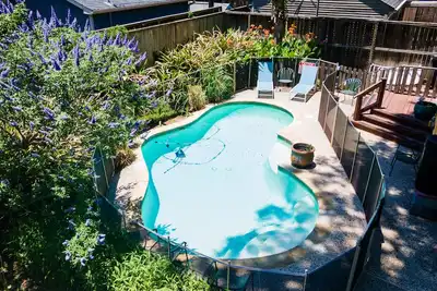 Image de Stylish Bungalow Heights w/pool