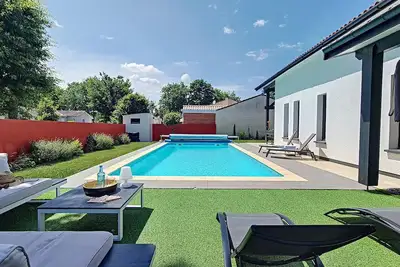 Image de Belle villa familiale avec piscine. Proche commodités