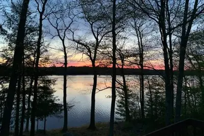 Image de Super-Private Waterfront Home with incredible sunsets Avail first 2 weeks July
