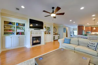 Image de Lake Oconee Abode w/ Patio, Grill & Fire Pit Table