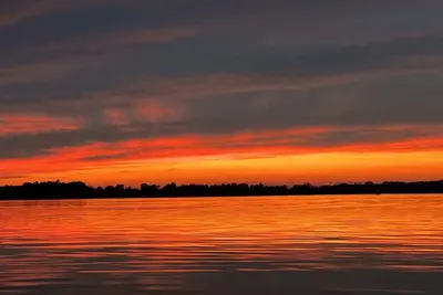 Image de Endless Sunsets - Lake Front Retreat in the \"Gut\" on Lake Champlain
