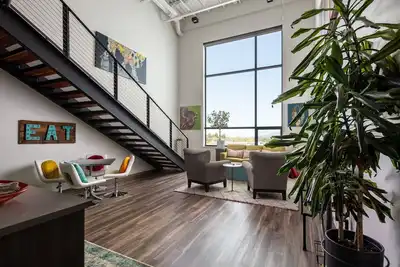 Image de Gorgeous Midtown Condo