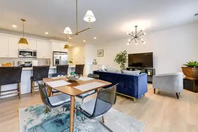 Image de Charlotte Getaway w/ Yard - 3 Mi to Uptown!