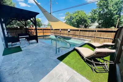 Image de Relax in Htx Pool, 15ppl, 4br, 4b. Located in the Heart of Houston