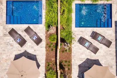 Image de Two Heated Pools, 2-Blocks to Beach, Pet Friendly
