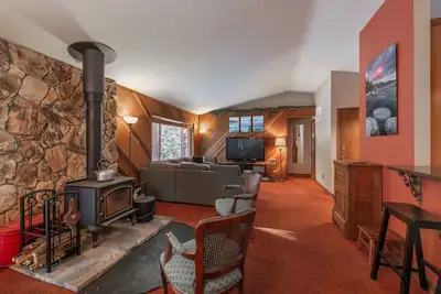 Image de New - Truckee Cabin - Centrally Located