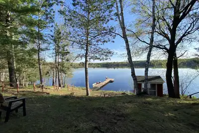 Image de Newly remodeled cabin on quiet lake w\/no public access in Spooner, Wi.
