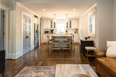 Image de Beautiful Downtown Cottage Walkable to Falls Park on the Reedy & Downtown