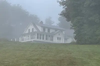Image de Webster Lake Farmhouse with private lake access