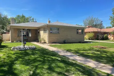 Image de Charming brick home in The Avenues just a few blocks to Frontier Park.