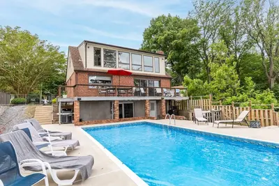 Image de Cool Spring waterfront apartment with pier mins to Annapolis