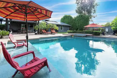 Image de Central Desert Getaway, Heated Pool + Hot Tub, Resort Vibes: Near golf & hiking!