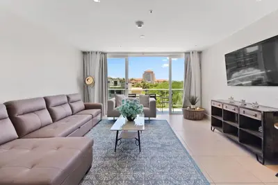Image de Las Islas 9 by Bocobay Luxury Palm Beach Condo