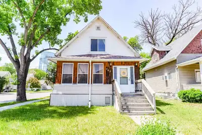 Image de Unique Two Story with a Vintage Flare