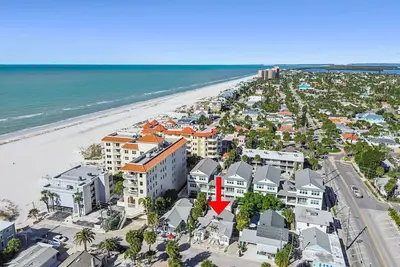 Beach Side Cottage 20 Steps to Beach | Beach Gear Included!