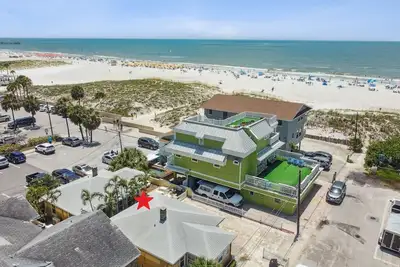 Image de Clearwater Beach Cottage 15h Steps to Beach | Beach Gear Included!