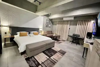 Image de Cozy, Comfy & Spacious Hotel Type Condo with Free Wifi, Ps5 & 55\" Smart Tv