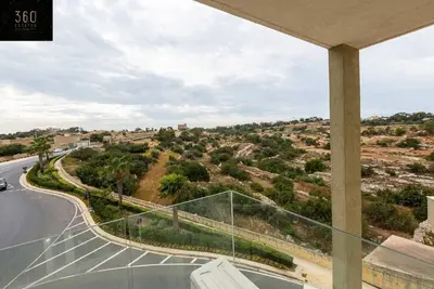 Image de Designer 3br home, w\/ lovely green views & Wifi