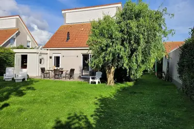 Image de Beautiful vacation home with lovely garden