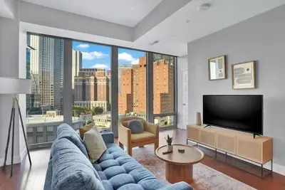 Image de Two Posh CozySuites, Ppg Paints Arena, Pitts