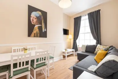 Bright Citycentre 2Bed apt in Georgian Building