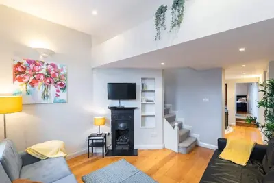 Image de Great Neighborhood Super 2 bed Cottage Suit Family
