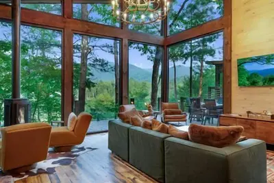 Image de Luxe TREEhouse with amazing view! Perfection! ! Romantic paradise! Sauna! Slide!