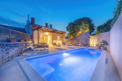 Image de Maison de vacances Novi Vinodolski pour 2 - 10 personnes avec 4 chambres à coucher - Maison de vacan