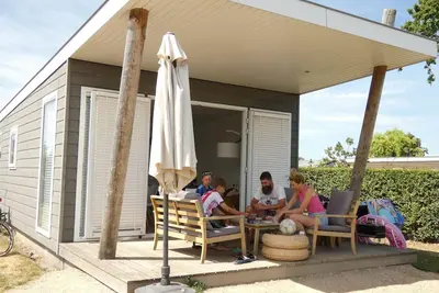 Image de Stay on the cosy glamping field in the beach loft with all facilities nearby