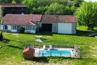 Image de Maison de campagne au calme avec piscine sécurisée