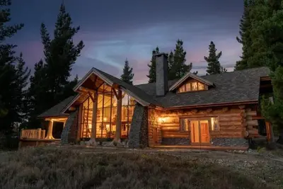 Image de Fairytale Log Cabin with Hot Tub at Homewood Forest Retreat