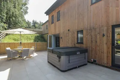 Image de Stag Cottage, family friendly, with hot tub in Lytchett Matravers
