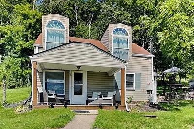 Image de A Beautiful View | Pet-Friendly Bungalow + Lake Views!