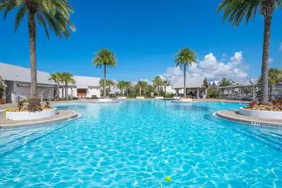 Image de Escape to Palm Tree Paradise: Luxury 3-Bedroom Retreat on Scenic 30a!