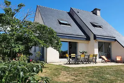 Image de Maison lumineuse, plage à 12 mn à pied, idéale pour famille.