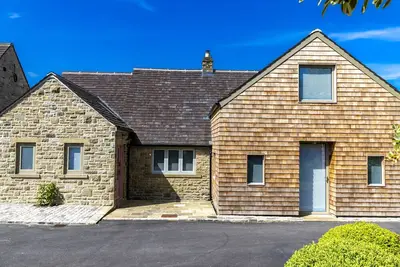 2 The Croft, luxury holiday cottage, with hot tub in Skipton