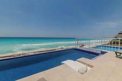 Image de Family-Friendly Beachfront Villa • Private Pool • Sleeps 10 • Gated Access