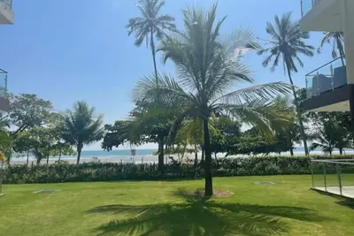 Image de Beautiful oceanfront apartment, with pool.