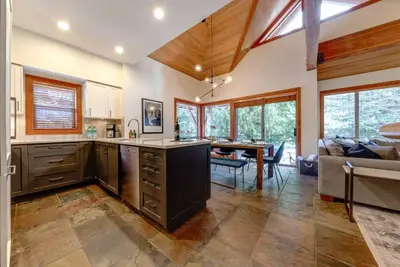 Image de 3bd/3ba Village Townhome / Private Hot Tub