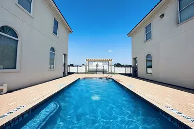 Image de Las Jollas Luxurious Condo w\/Pool & Garage, Very Close to Shopping and Airport