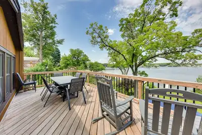 Image de Waterfront Fox Lake Vacation Rental w/ Fire Pit!