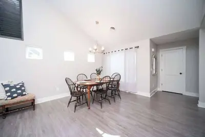 Image de Brand new 2 bed + office condo