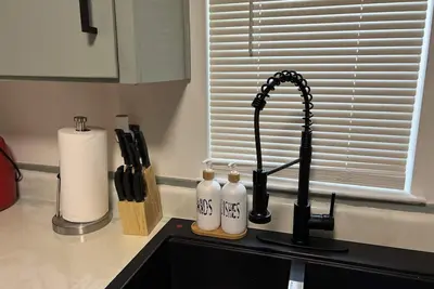 Image de Cozy Cajun Cottage, short drive to beach, airport and Downtown Pensacola