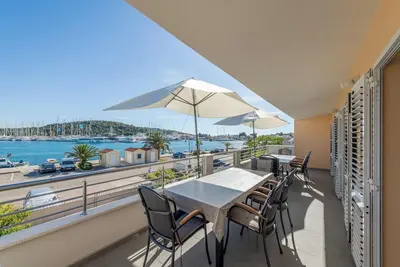 Image de Seafront apt with terrace, 4 bedrooms and mooring
