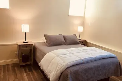 Image de Queen Bed with Bunk bed